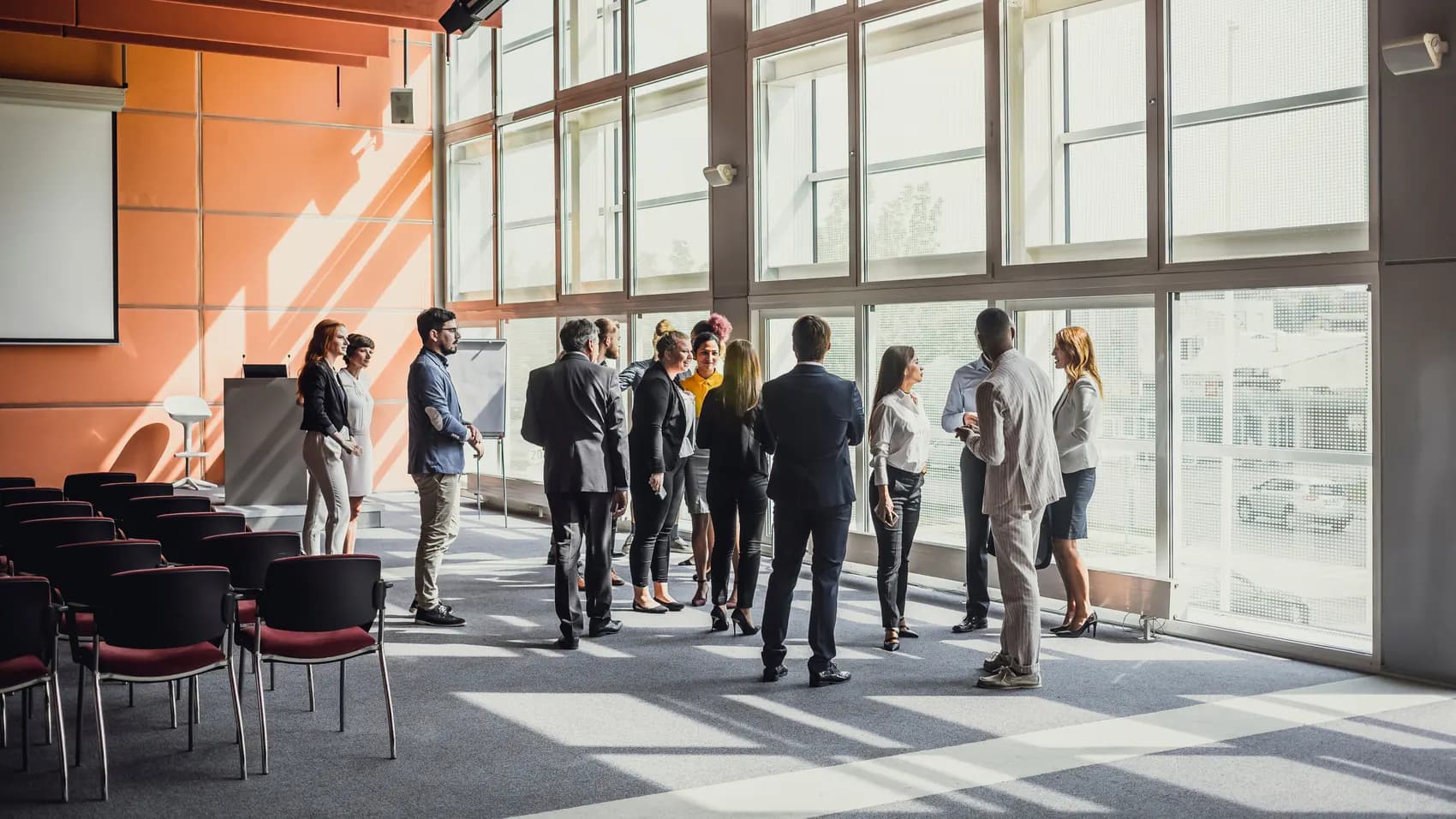 Equipe dirigeante travaillant sur l'optimisation des processus